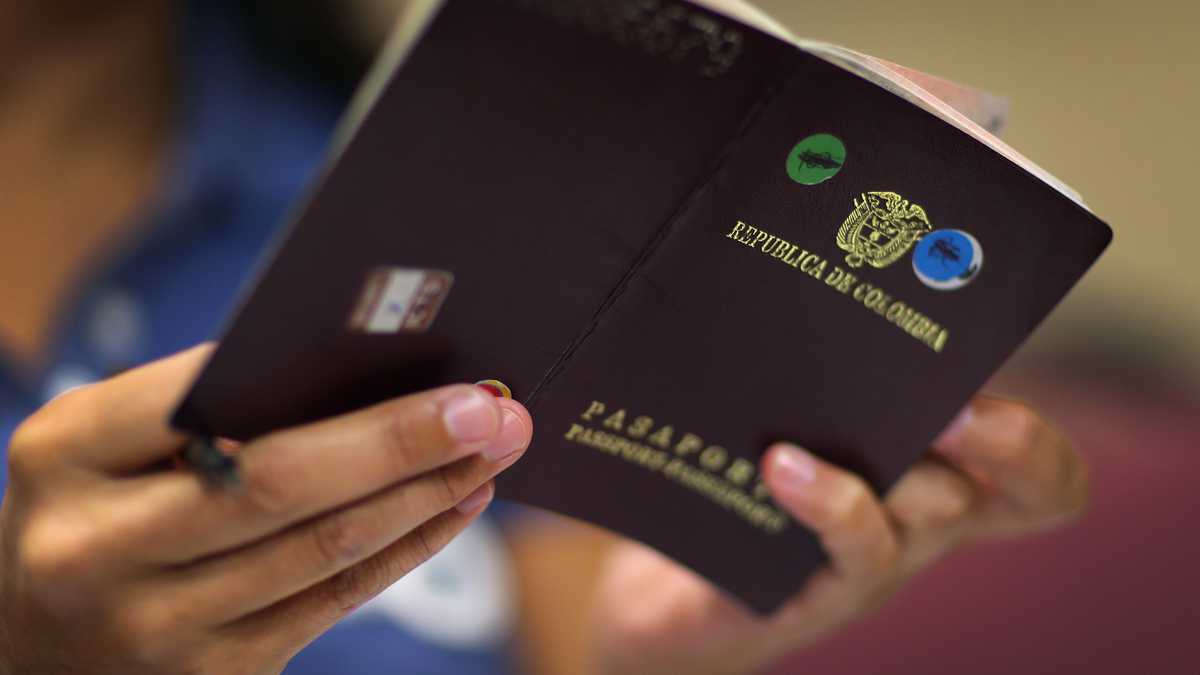 Pasaporte colombiano. (Photo by Joe Raedle/Getty Images)