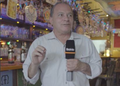 Gustavo Gamba es bartender hace 37 años y aunque era experto en tragos cortos, se especializó en cervezas después de que su esposa compró 'El Monje'.
