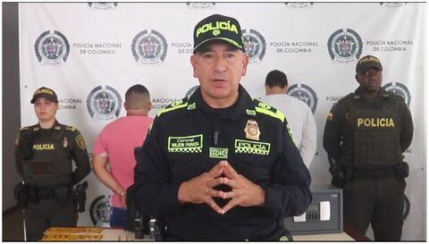 El Coronel WILSON JAVIER PARADA GONZALEZ, Subcomandante Policía Metropolitana Santiago de Cali habla de la captura de dos sujetos que pretendían hurtarse dos cajas fuertes con más de 400 millones de pesos en su interior