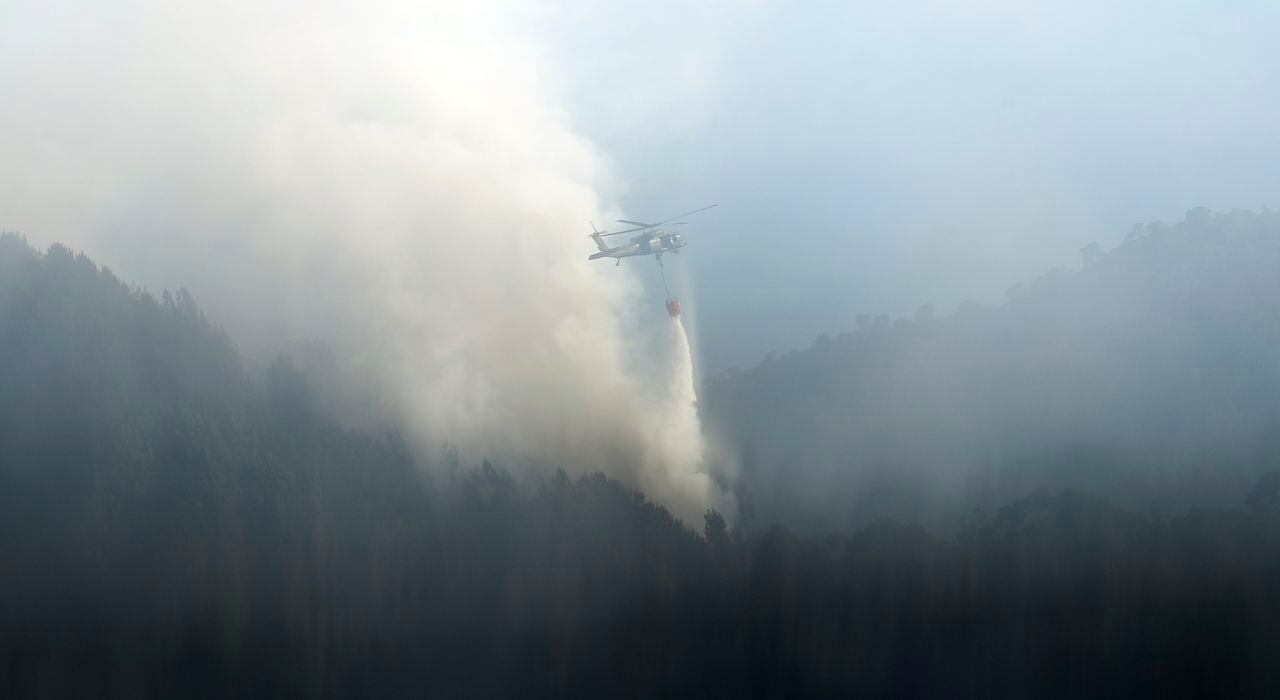 Incendio en los cerros orientales  de Bogotá. Hay helicopteros en el lugar
Bogota enero 21 del 2023
Foto Guillermo Torres Reina / Semana