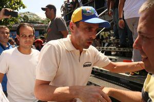 CARACAS, VENEZUELA - FEBRUARY 02: Henrique Capriles, leader of the Venezuelan opposition and former presidential candidate, was present at the march in support of Juan Guaido on February 2, 2019 in Caracas, Venezuela. Venezuela's self-declared president and accepted by over 20 countries, Juan Guaidó, called Venezuelans to the streets and demands the resignation of Nicolás Maduro. (Photo by Edilzon Gamez/Getty Images)