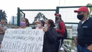 Los padres se han manifestado en los últimos días contra el profesor en Bogotá
