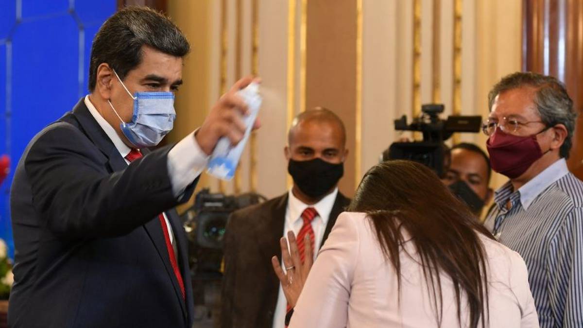 Maduro distribuirá “goticas milagrosas” que supuestamente neutralizan 100 %  el coronavirus