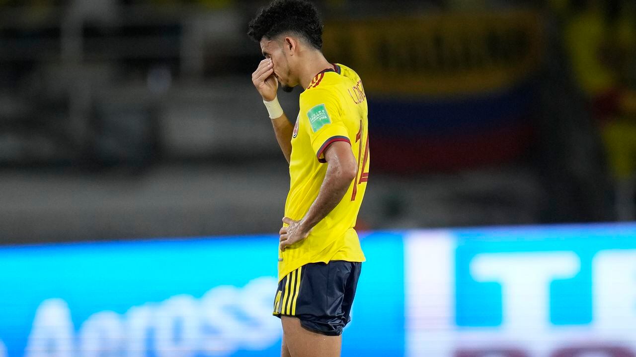 Colombia's Luis Diaz reacts after a 0-0 draw with Paraguay during a qualifying soccer match for the FIFA World Cup Qatar 2022, at Metropolitano stadium in Barranquilla, Colombia, Tuesday, Nov. 16, 2021. (AP Photo/Fernando Vergara)