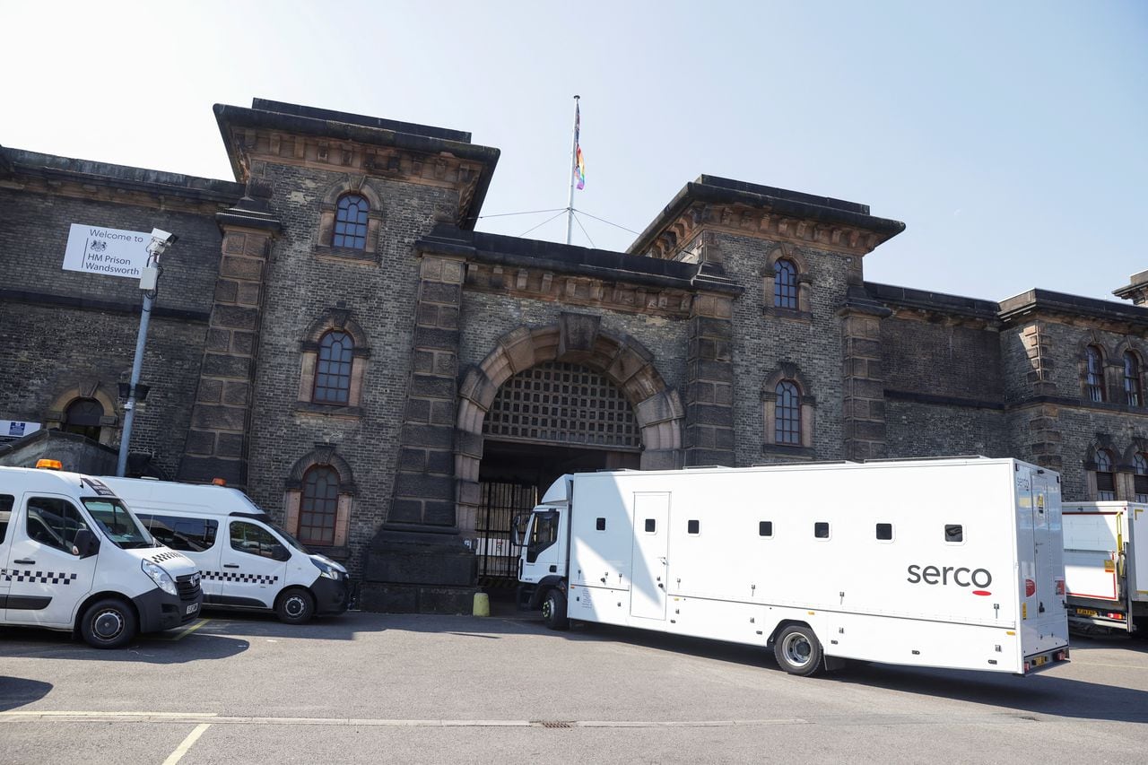 Una vista general de un vehículo Serco en la prisión de Wandsworth, donde escapó Daniel Abed Khalife, un ex soldado sospechoso de delitos de terrorismo, en Londres, Gran Bretaña, el 7 de septiembre de 2023.