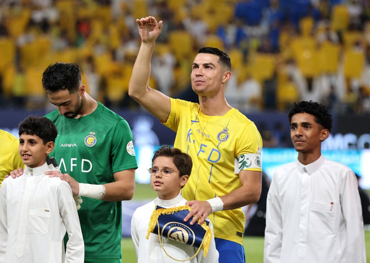 Soccer Football - Saudi Pro League - Al Nassr v Al Ahli - Al-Awwal Park, Riyadh, Saudi Arabia - September 22, 2023 Al Nassr's Cristiano Ronaldo lines up before the match REUTERS/Ahmed Yosri