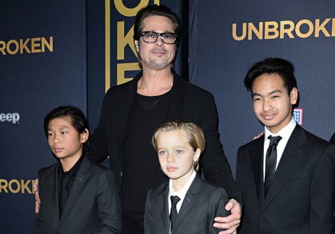 Brad Pitt con sus hijos. AFP