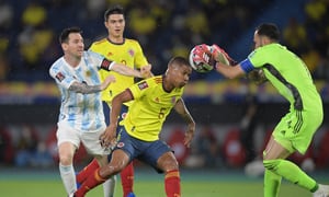 Argentina's Lionel Messi (L), Colombia's William Tesillo and Colombia's goalkeeper David Ospina vie for the ball during their South American qualification football match for the FIFA World Cup Qatar 2022 at the Roberto Melendez Metropolitan Stadium in Barranquilla, Colombia, on June 8, 2021.
Raul ARBOLEDA / AFP