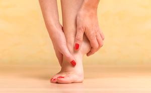 Algunos medicamentos pueden causar hinchazón en las manos y en los pies.