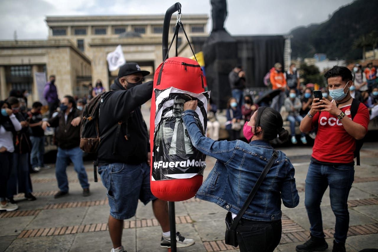 Plantón en la Plaza de Bolívar por moción de censura al Ministro de Defensa Diego Molano