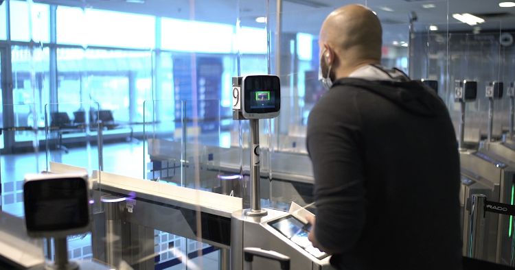 Migración Colombia pone en marcha sistema biométrico para pasajeros en el aeropuerto de Cartagena