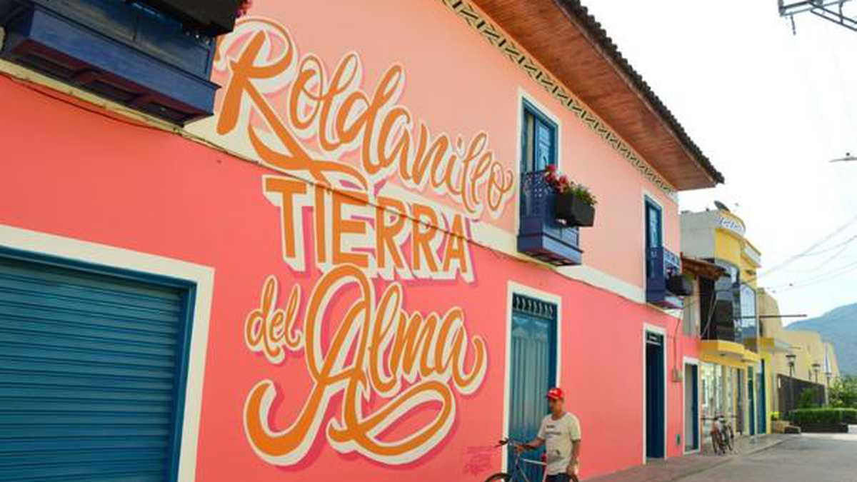 El municipio de Roldanillo, cuna del maestro Ómar Rayo, ahora cuenta con un museo a cielo abierto en su parque principal.