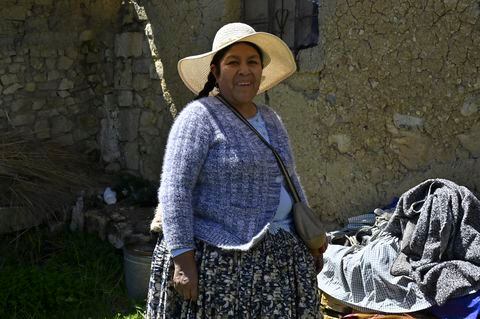 Bertha Aguilar, abogada indígena y defensora de los derechos de las mujeres aymaras en Bolivia. Su valentía y compromiso han hecho de ella un faro de esperanza en la lucha contra la discriminación y la violencia machista en su comunidad.