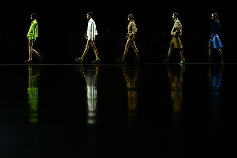 Los modelos caminan por la pasarela del desfile de Gucci durante la Semana de la Moda de Milán Ropa de mujer Primavera/Verano 2024 el 22 de septiembre de 2023 en Milán.