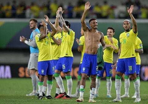 BELEM, BRAZIL - SEPTEMBER 08: Danilo (C) of Brazil celebrates with a teammates after winning the FIFA World Cup 2026 Qualifier match between Brazil and Bolivia at Mangueirao on September 08, 2023 in Belem, Brazil. (Photo by Pedro Vilela/Getty Images)
