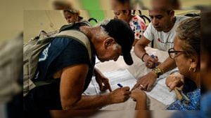 Los cubanos salieron a votar en un referéndum sobre el matrimonio igualitario. -Foto: AFP. / Autor: Adalberto Roque