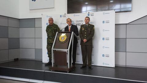 En rueda de prensa, el ministro de Defensa, Iván Velásquez, rechazó la propuesta de crear brigadas de seguridad de Fedegán.