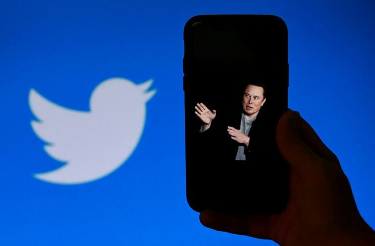Elon Musk, nowy właściciel Twittera, projektuje strategie mające na celu zwiększenie dochodów swojej sieci społecznościowej.