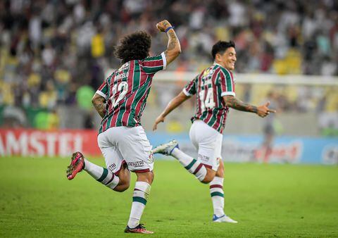 Germán Cano celebra con el veterano Marcelo el gol anotado ante Sporting Cristal para Fluminense.