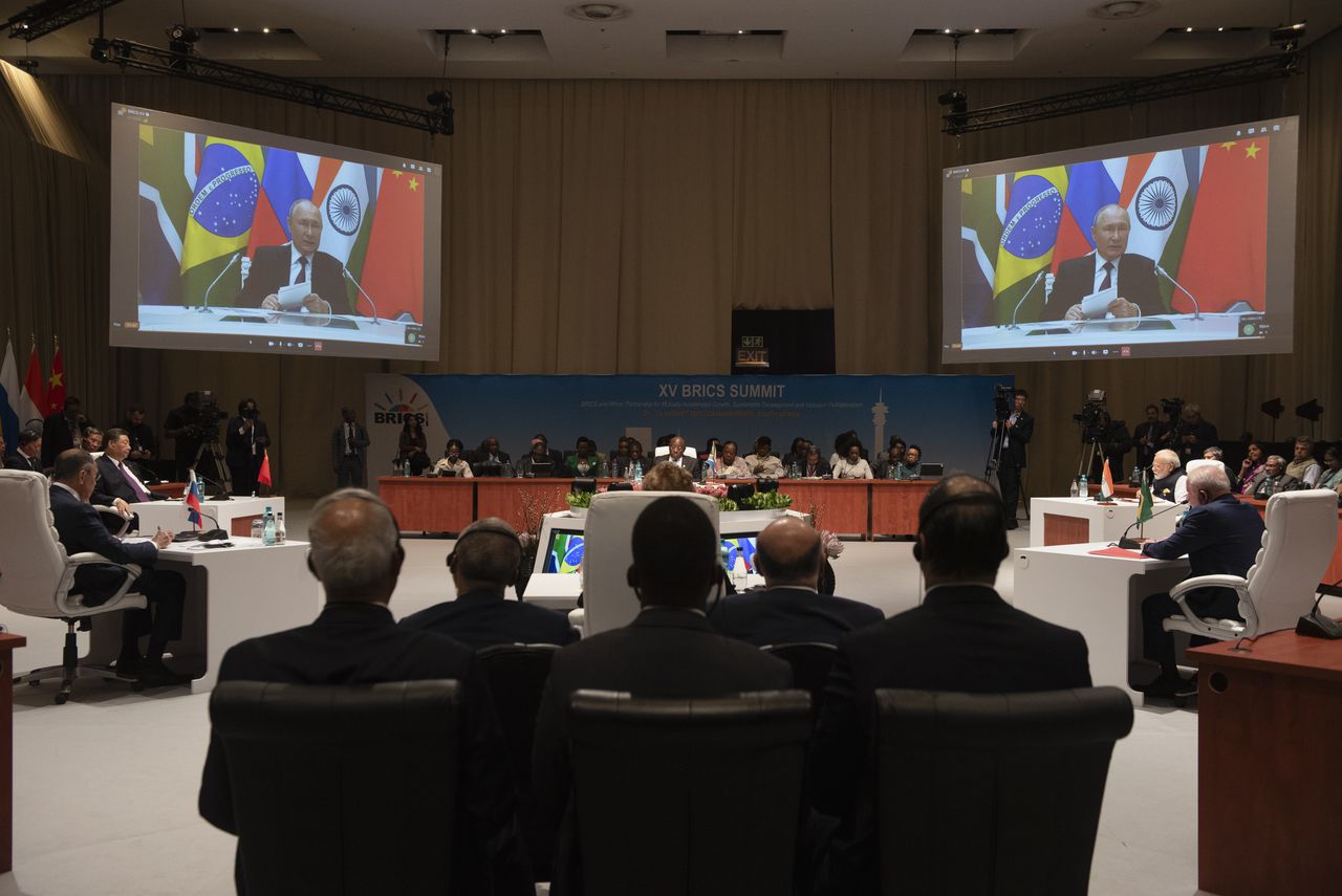 El bloque está formado actualmente por las economías emergentes de Brasil, Rusia, India, China y Sudáfrica, que acordaron la ampliación del grupo durante la reunión de esta semana.