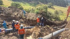 La Empresa de Acueducto de Bogotá
trabaja para solucionar la contingencia y restablecer el servicio de agua en Usme.