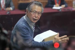 Alberto Fujimori, expresidente peruano, tienen una condena de 25 años de prisión por violaciones de los derechos humanos y corrupción.