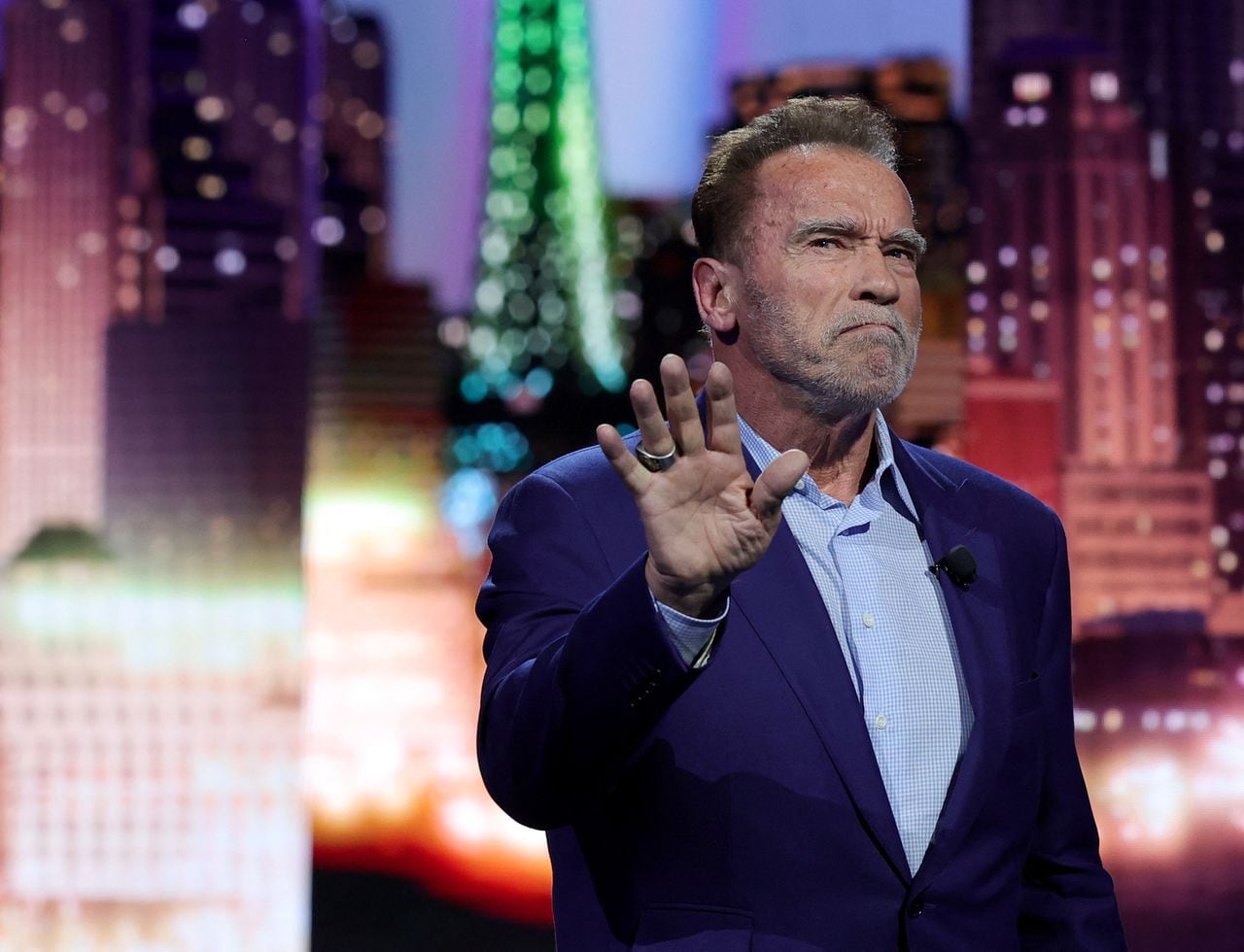 Arnold Schwarzenegger acompaña la presentación de BMW en el CES 2023