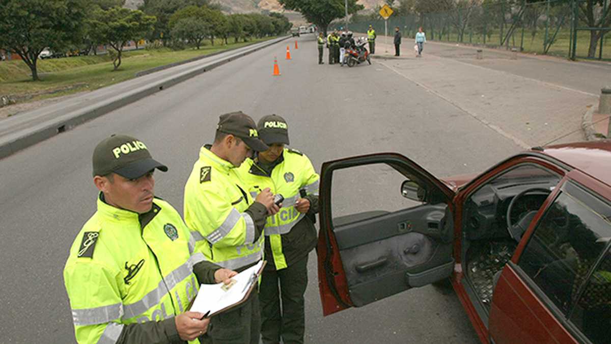 La Policía y el Ejército vienen adelantando operativos en las vías para evitar la delincuencia y la accidentalidad. Foto: archivo/Semana. 