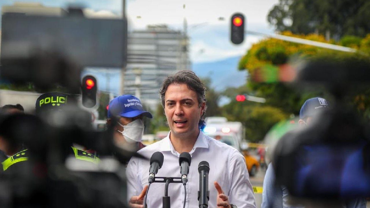 El alcalde de Medellín dio una rueda de prensa sobre el hecho ocurrido en una de las calles de su ciudad