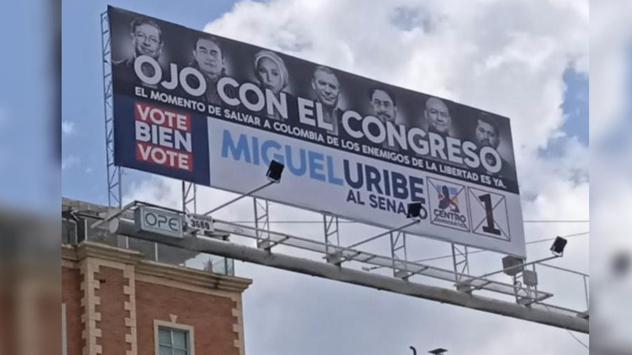 Valla de Miguel Uribe contra el petrismo.