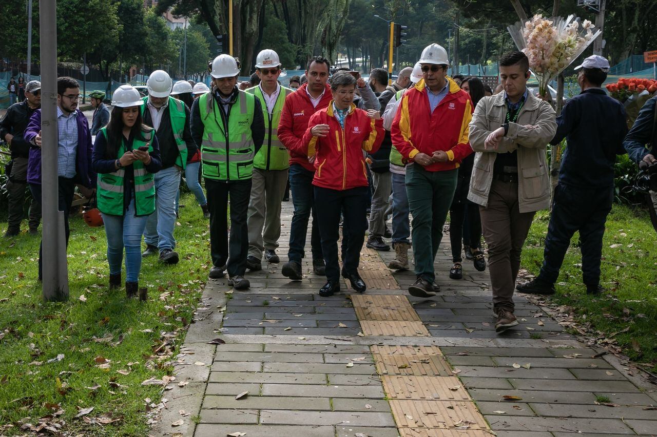 La alcaldesa Claudia López y el director del IDU, Diego Sánchez, hicieron un recorrido por varias obras en el norte de Bogotá.