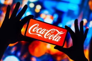 BRAZIL - 2022/12/13: In this photo illustration, the Coca-Cola logo is displayed on a smartphone mobile screen. (Photo Illustration by Rafael Henrique/SOPA Images/LightRocket via Getty Images)