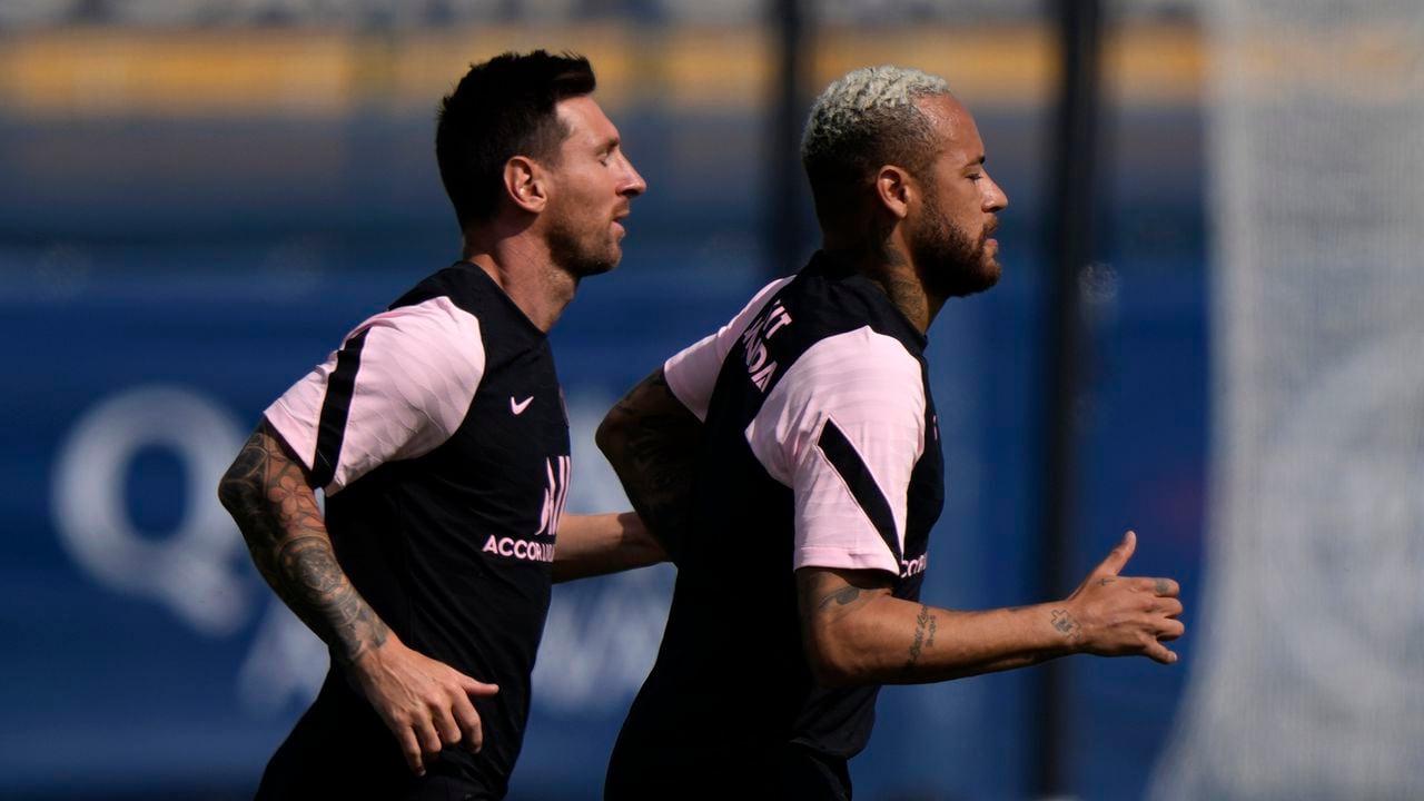 Lionel Messi y Neymar en el entrenamiento del PSG.