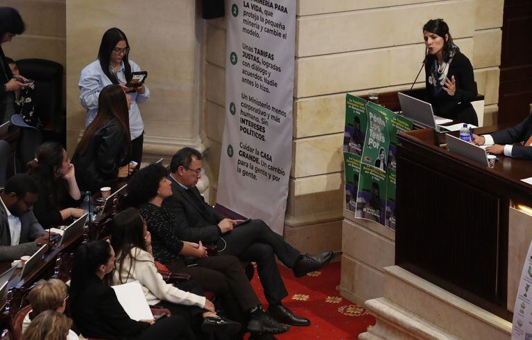 Moción de censura Ministra de Minas y Energía Irene Vélez