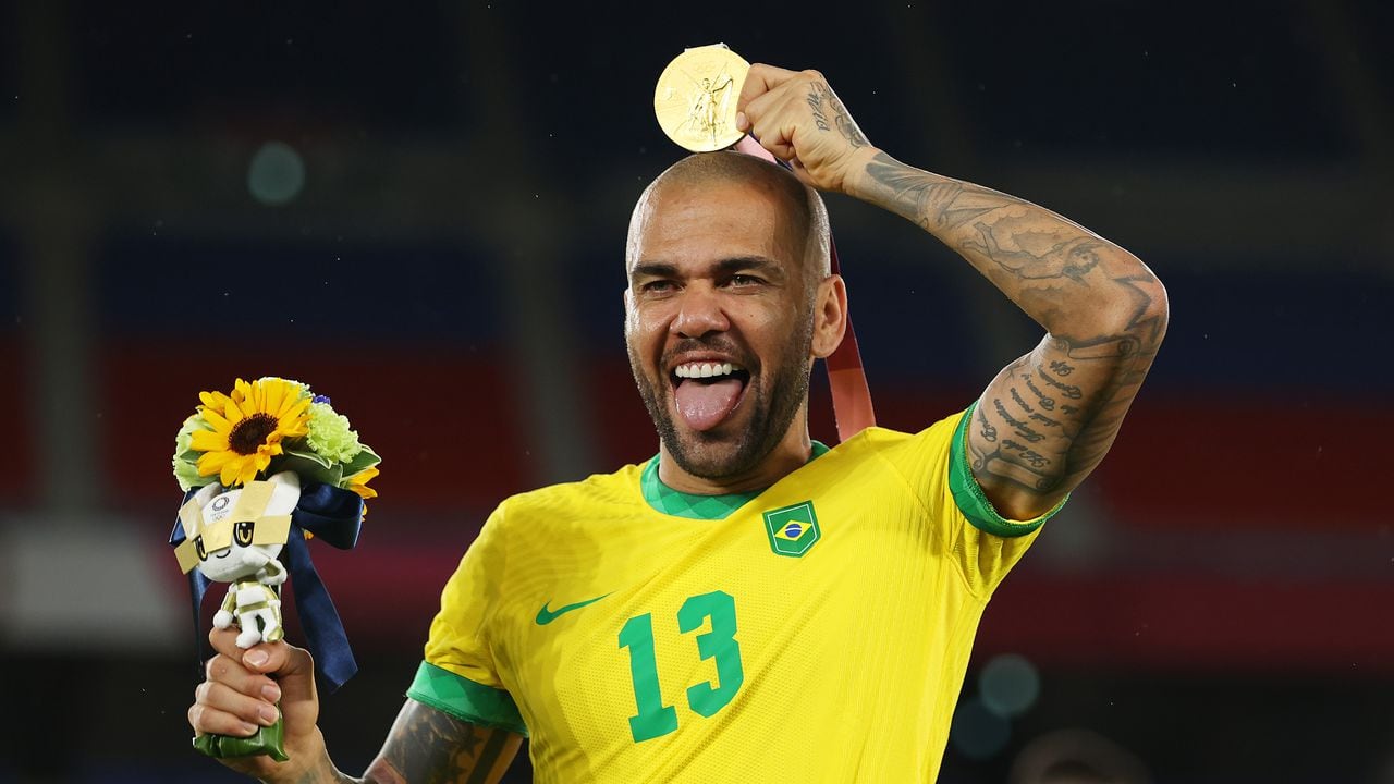 Dani Alves sumó el título 43 de su carrera y se convirtió en el medallista  olímpico de fútbol más veterano de la historia