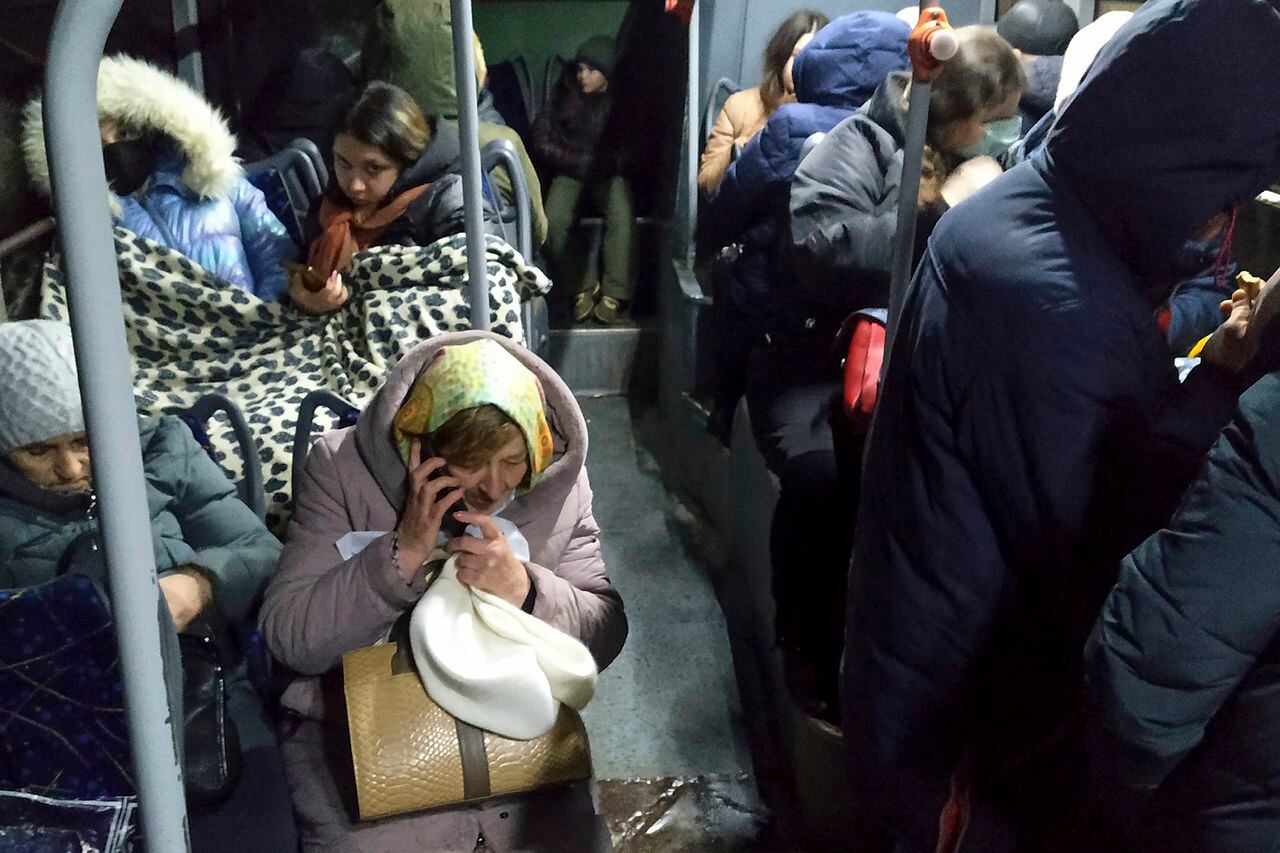 Ucranianas evacuadas en medio de temores de invasión