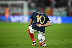 
Kylian Mbappé de Francia celebra marcar su segundo gol, Francia contra Polonia - Estadio Al Thumama, Doha, Qatar - 4 de diciembre de 2022