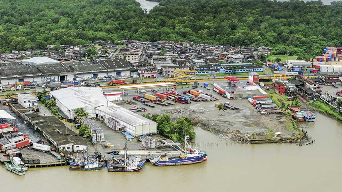  Por el puerto de Buenaventura se mueve el grueso de las importaciones y exportaciones de Colombia.