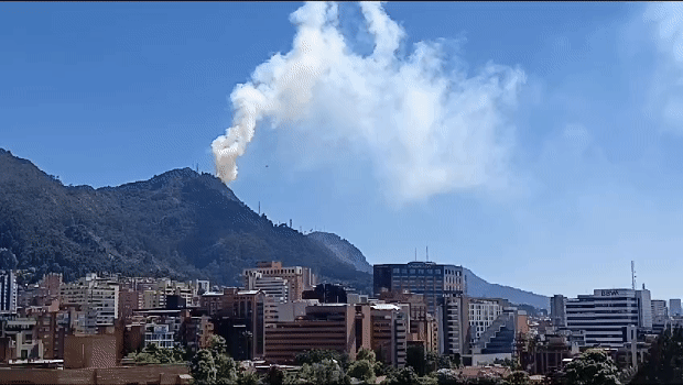 Incendio en los cerros orientales de Bogotá