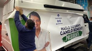 La adecuación del carro casa que le permitirá a Camilo Romero recorrer el país.