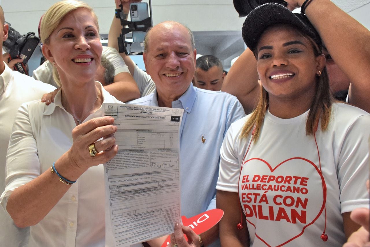 En compañía de sus seguidores y familiares la Candidata Dilian Francisca Toro inscribió su Candidatura a la Gobernación del Valle del Cauca.