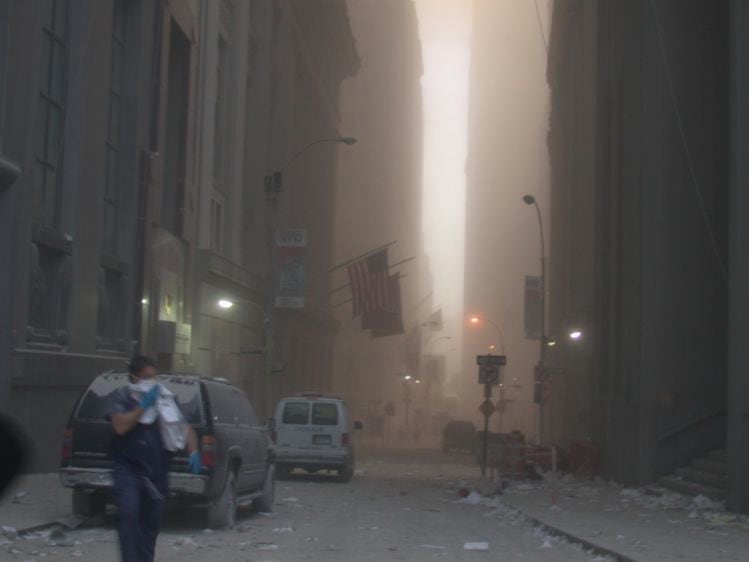 Una foto nunca antes vista: Ground Zero el 11 de septiembre de 2001, después del colapso de las Torres, tomada por un empleado del Servicio Secreto.