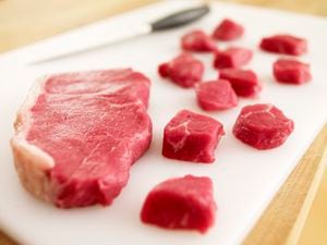 Las carnes rojas tienen un alto contenido de hierro.