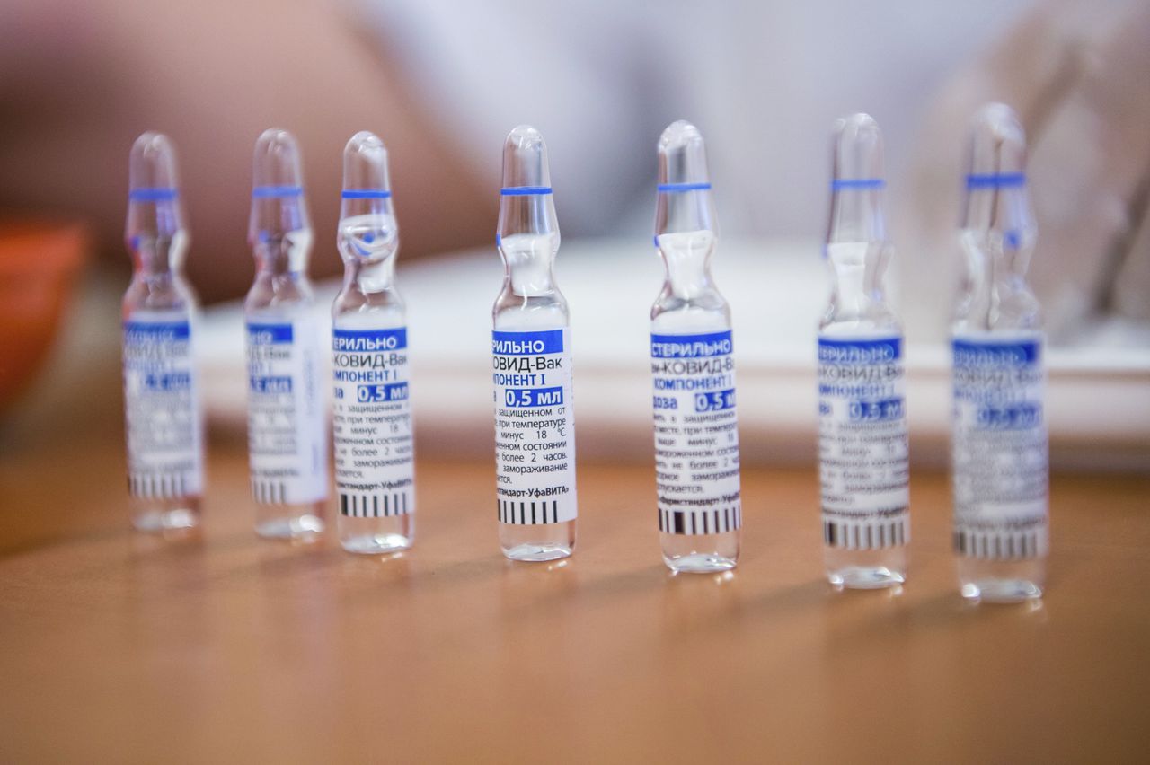 Ministro de Salud responde sobre posible adquisición de vacunas rusas por parte de Colombia