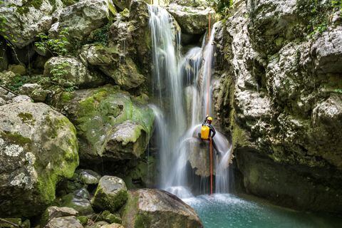 Las cascadas de Juan Curí son el lugar ideal para hacer torrentismo.
