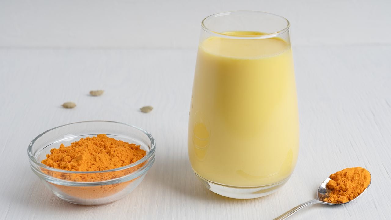 Golden Milk o leche dorada: la bebida antiinflamatoria que ayuda a  adelgazar y a dormir mejor
