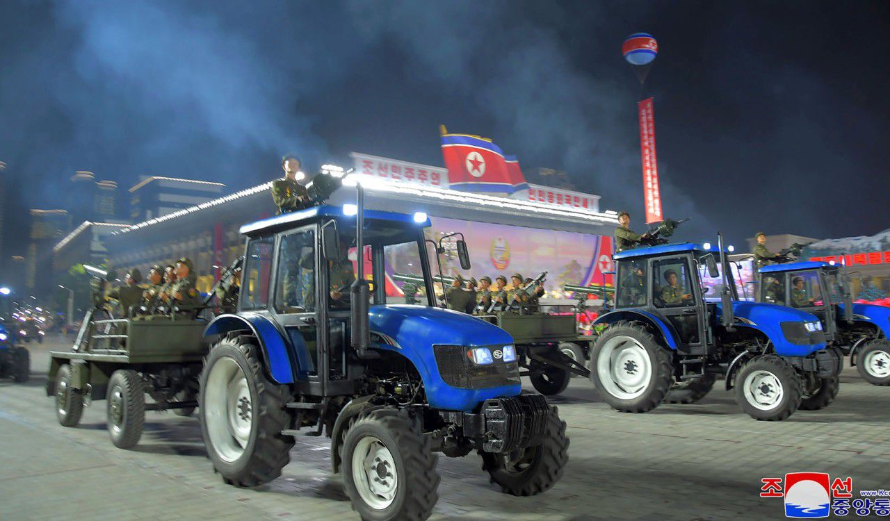 Estos son los tractores cargados con misiles que tiene Corea del Norte