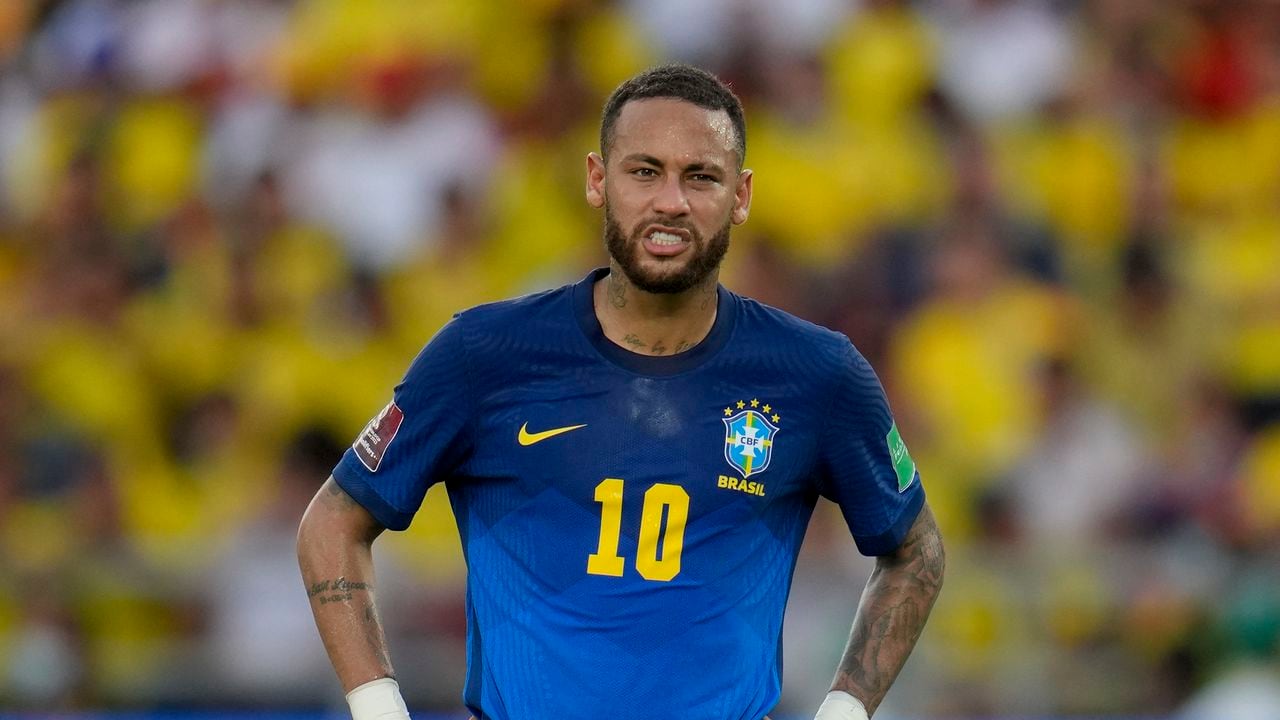El delantero brasileño Neymar gesticula durante el empate 0-0 contra Colombia por las eliminatorias del Mundial, el domingo 10 de octubre de 2021, en Barranquilla. (AP Foto/Fernando Vergara)