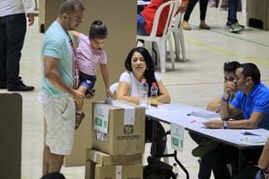 Los caleños participaron este domingo en la segunda vuelta de las elecciones presidenciales, que se definía entre el candidato Iván Duque, del Centro Democrático, y Gustavo Petro, del movimiento Colombia Humana.