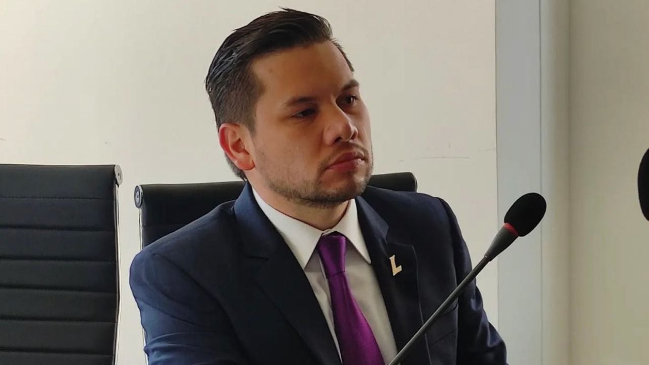 Andrés Calle, representante del Partido Liberal, lidera las indagaciones sobre presuntas chuzadas a la campaña del ahora presidente Gustavo Petro.